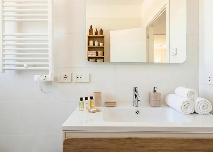 Borgo Felice - Modern + Free Parking Apartment